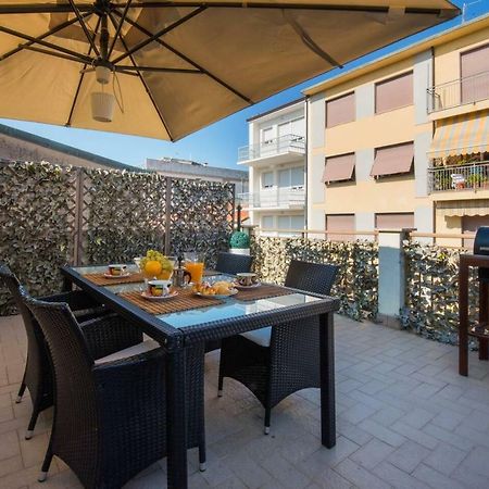 Altido Apt For 8 With Huge Terrace In Old Town Of Viareggio Exterior photo