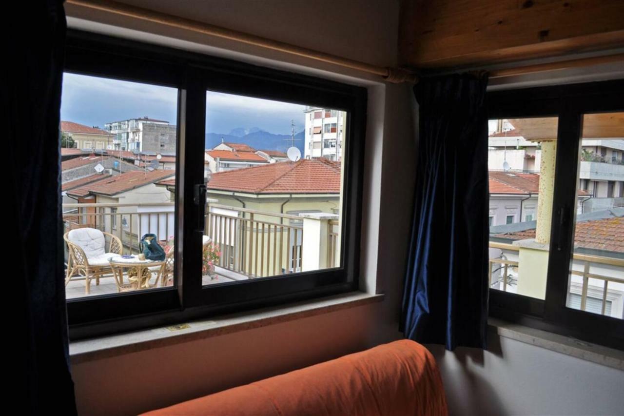 Altido Apt For 8 With Huge Terrace In Old Town Of Viareggio Exterior photo